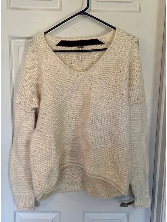 Free People Sweaters - Free People Cream Knit V-Neck Long Sleeve Alpaca Blend Sweater Size Large